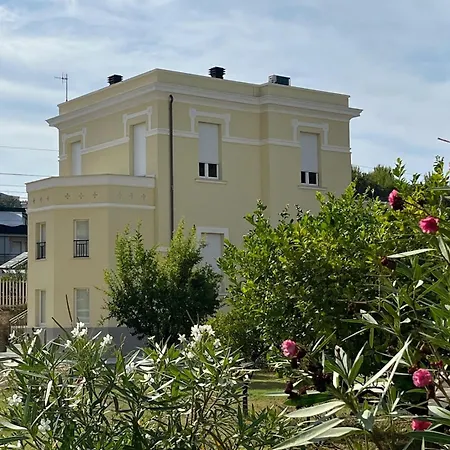 Elegant Waterfront With Garden Гроттамаре